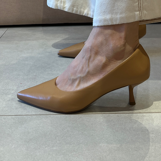 Scarpin April Caramelo