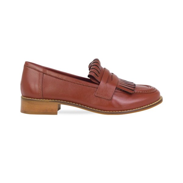 Mocassim Maura Whisky: Detalhe em Franja e Couro Premium para o Inverno