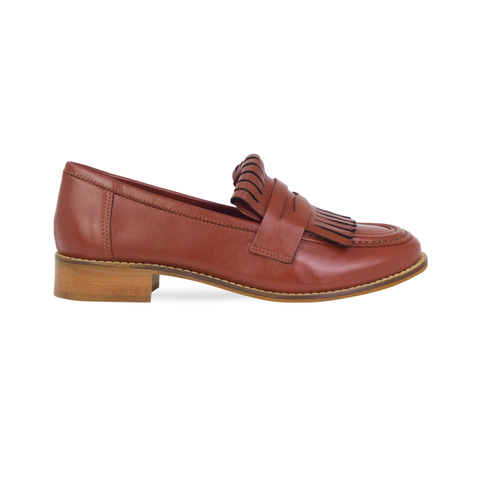Mocassim Maura Whisky: Detalhe em Franja e Couro Premium para o Inverno