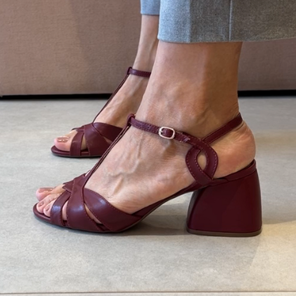 Sandálias Isis Vinho