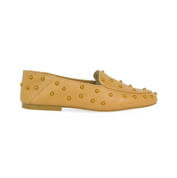 Mocassim Ruth New Caramelo com Esferas Cromadas – Couro Premium e Estilo Urbano