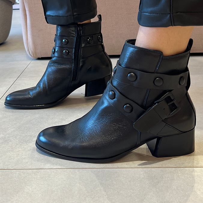 Bota Daniela Preto