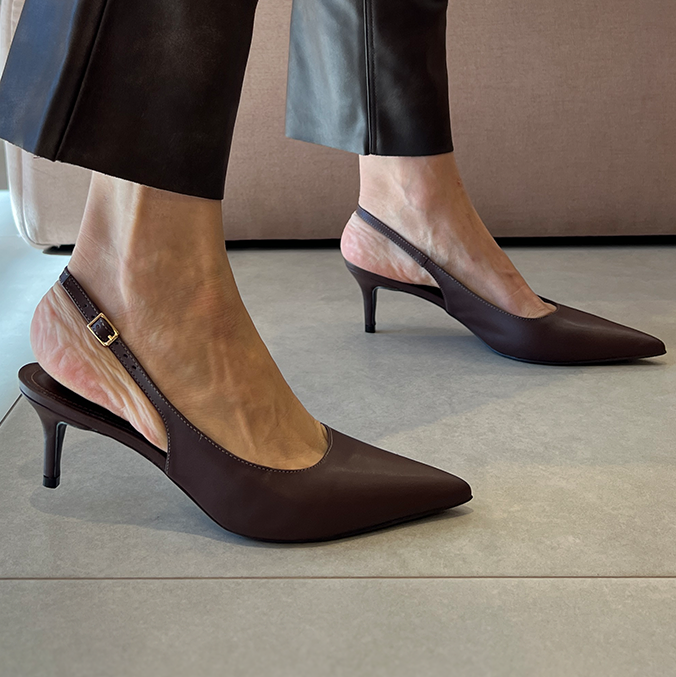 Scarpin Aurora Marrom Slingback e Salto de 6 cm – Sofisticação Atemporal