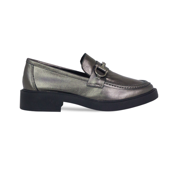 Mocassim Claudia Prata Velho com Bridão e Solado Trend – Couro Premium