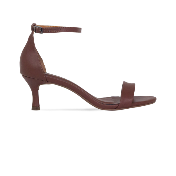 Sandália Carly NP MArrom com salto baixo e design minimalista