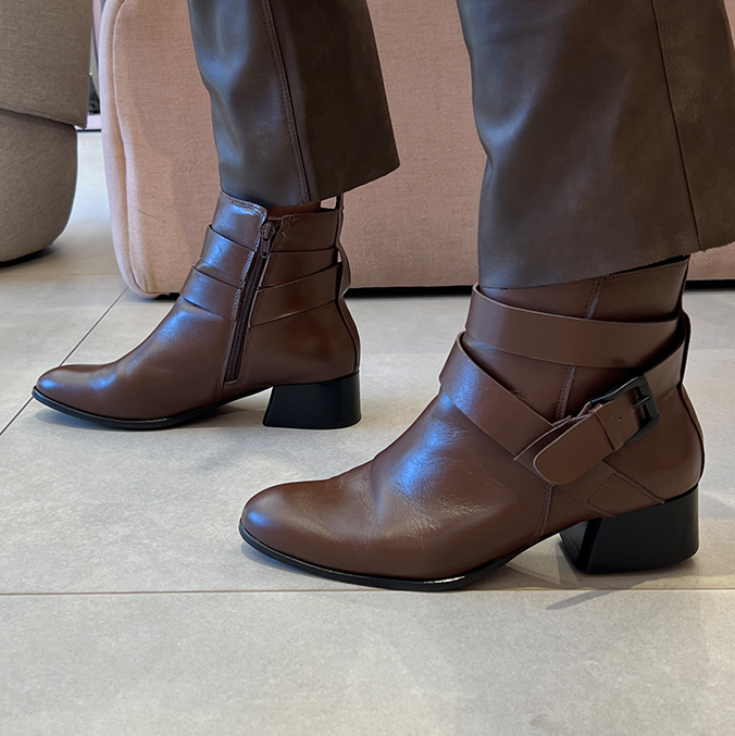 Botas Dillay Marrom Cano Médio e Salto 4cm
