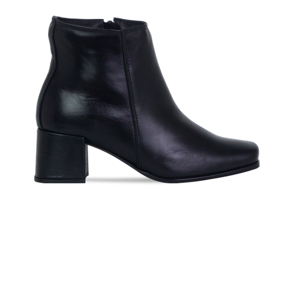 Bota Delli Couro Preto com Bico Quadrado e Salto Médio