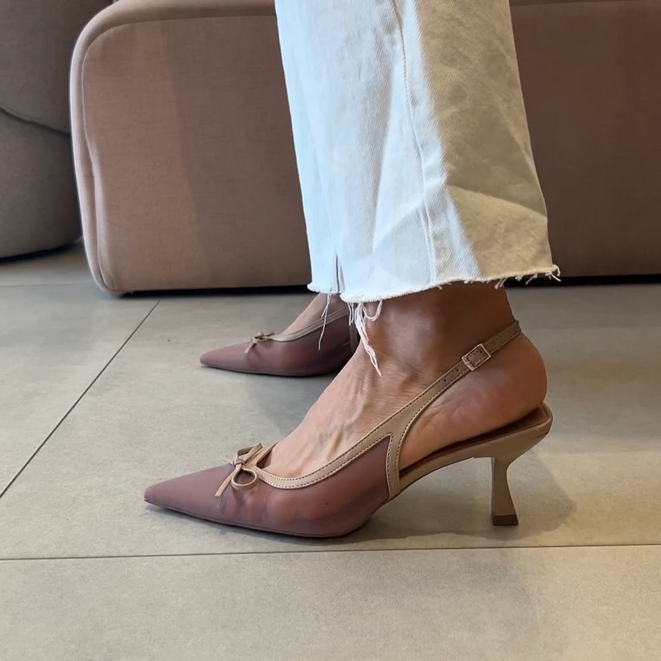 Scarpin Ariadne Amendoa