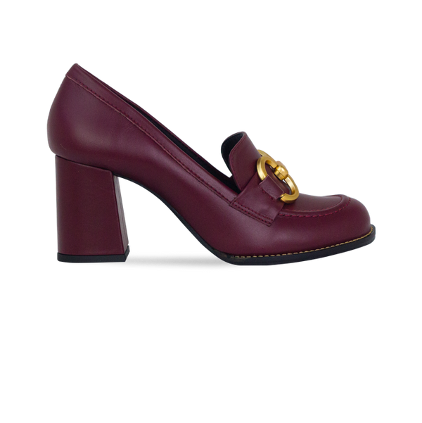 Scarpin Ester Vinho em Couro com Bridão Dourado e Salto de 7 cm