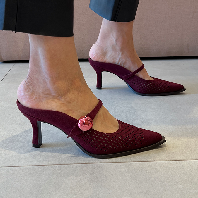 Scarpin Angel Vinho com Recortes Vazados e Salto 7cm