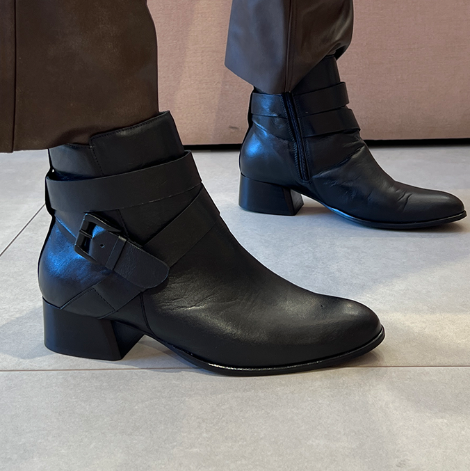 Botas Dillay Preto Cano Médio e Salto 4cm