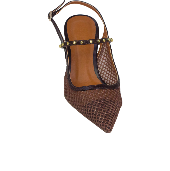 Scarpin Maite Marrom: Detalhes em Tela e Cravos Cromados