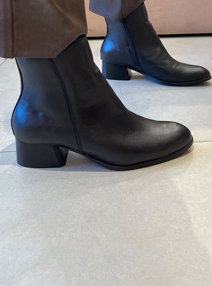 Botas Louvre Preto com Cano Médio e Salto 4cm