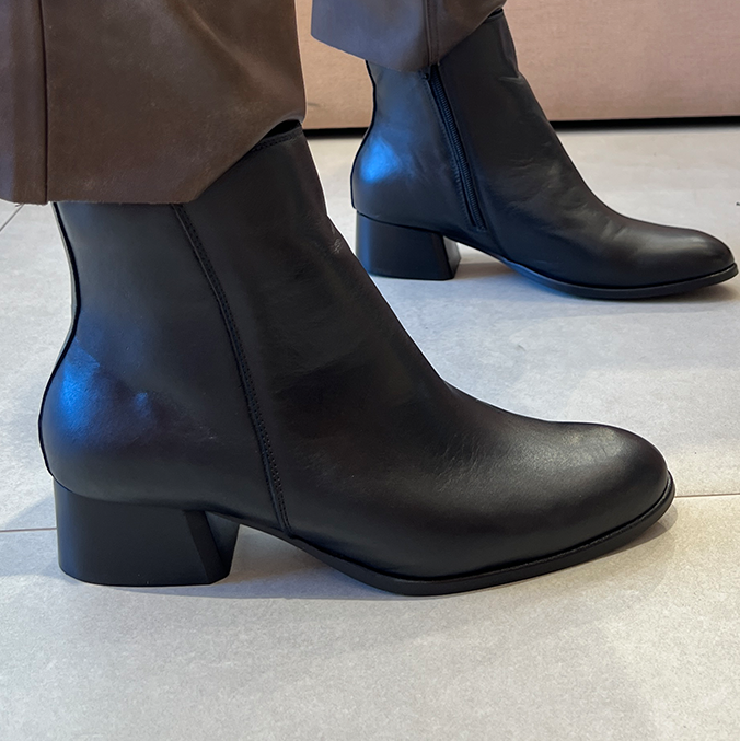 Botas Louvre Preto com Cano Médio e Salto 4cm