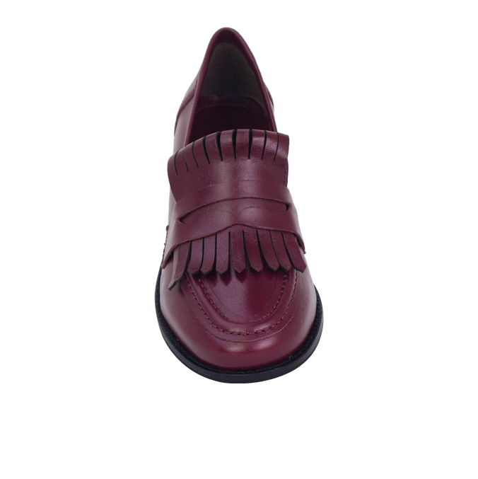 Mocassim Maura Vinho: Detalhe em Franja e Couro Premium para o Inverno