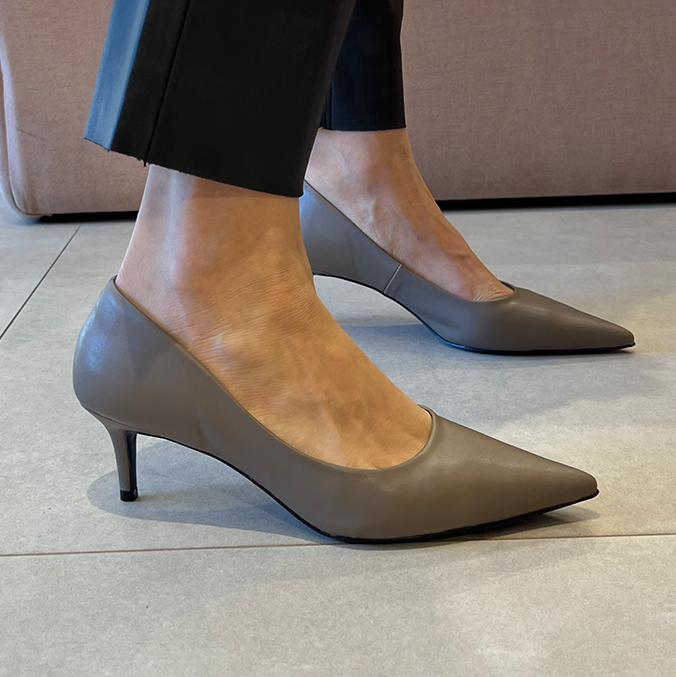 Scarpin Luna Cinza com Forro Monocromático