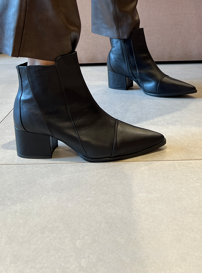 Bota Julie Preto Salto 5cm Cano Curto