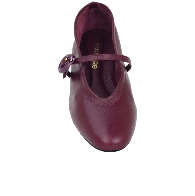 Sapatilha Uda em Couro Vinho com Fivela Cromada – Elegância Atemporal