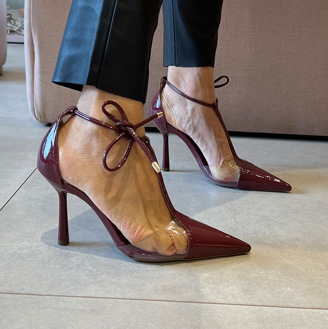 Scarpin Neiva Vinho com Vinil e Amarração – Sofisticação que se Destaca