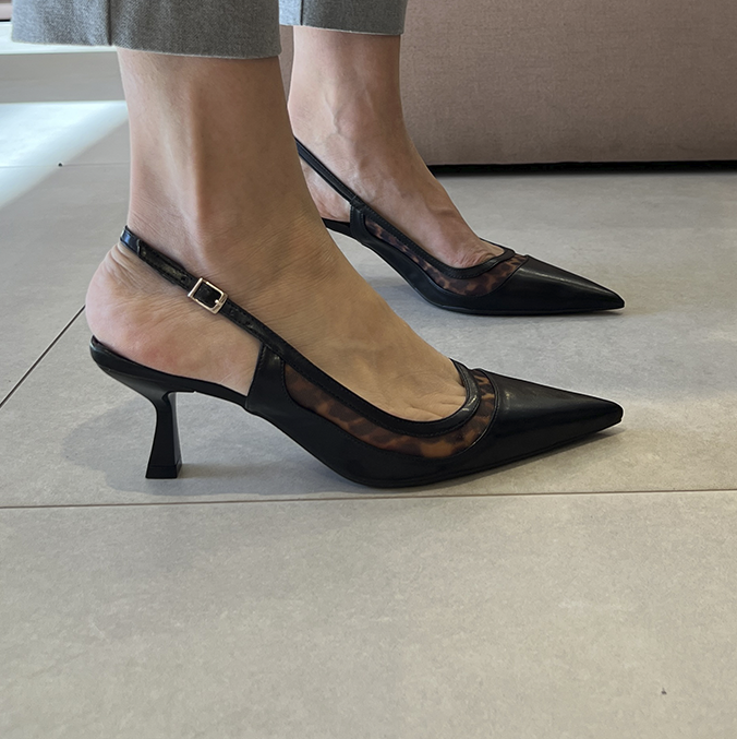 Scarpin Zoe Onça
