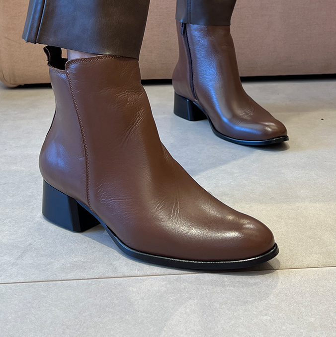 Botas Louvre Marrom com Cano Médio e Salto 4cm