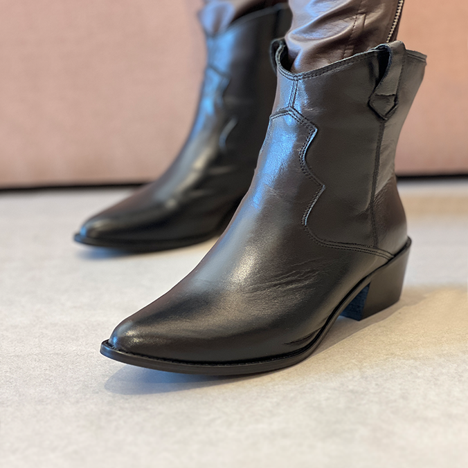 Bota Camila Preto – Couro Premium e Design Western