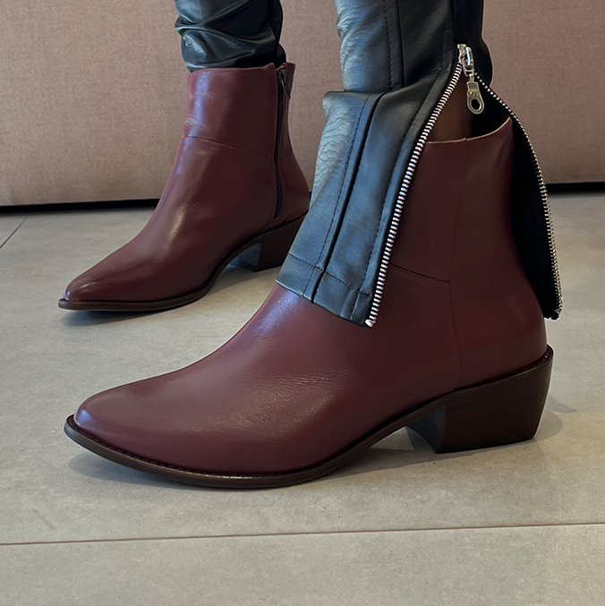 Bota Rebeca Vinho Cano Médio em Couro Premium