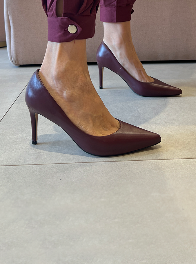 Scarpin Duci Vinho – Elegância Atemporal em Couro Premium