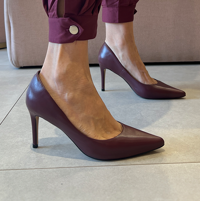 Scarpin Duci Vinho – Elegância Atemporal em Couro Premium