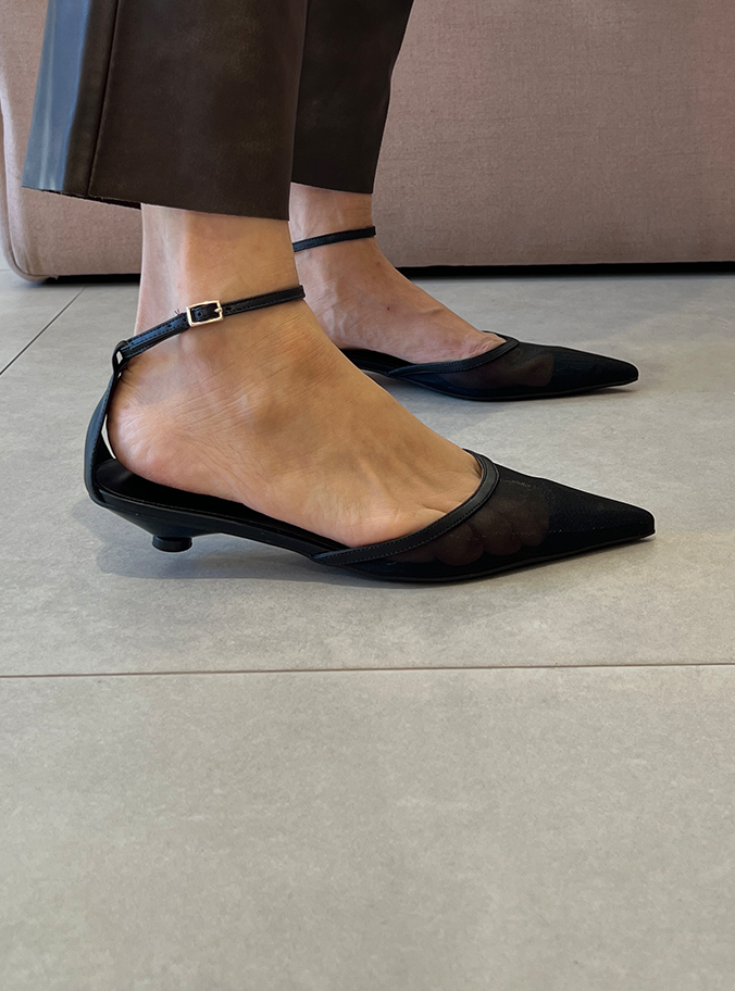 Scarpin Nina Preto com Tela e Tira no Tornozelo – Nina, a Elegância do Inverno