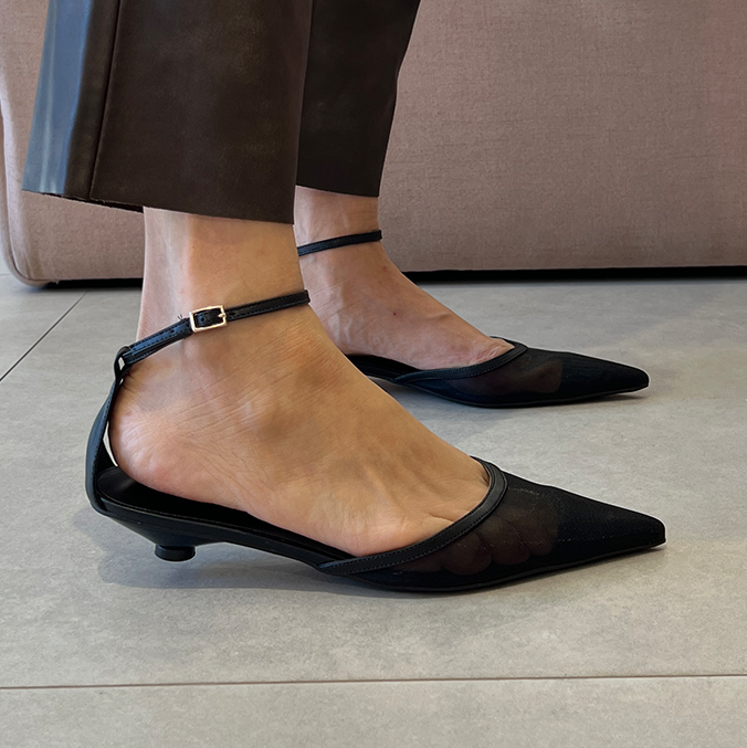 Scarpin Nina Preto com Tela e Tira no Tornozelo – Nina, a Elegância do Inverno