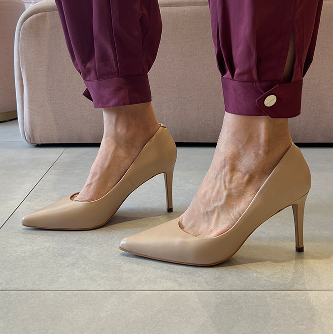 Scarpin Duci Amendoa – Elegância Atemporal em Couro Premium