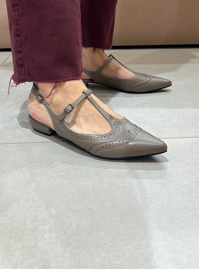 Sapatilhas Umara Sap Cinza – A Elegância do Oxford em Versão Flat