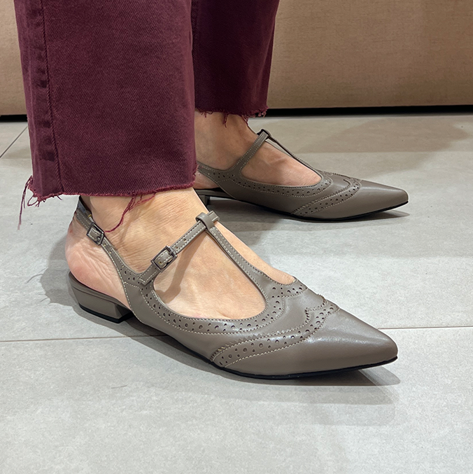 Sapatilhas Umara Sap Cinza – A Elegância do Oxford em Versão Flat