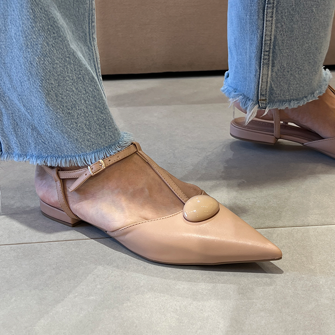 Sapatilhas Kiara Sap Nude com Bico Fino e Pulseira