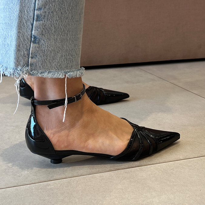 Scarpin Rachel Preto com salto baixo e tela