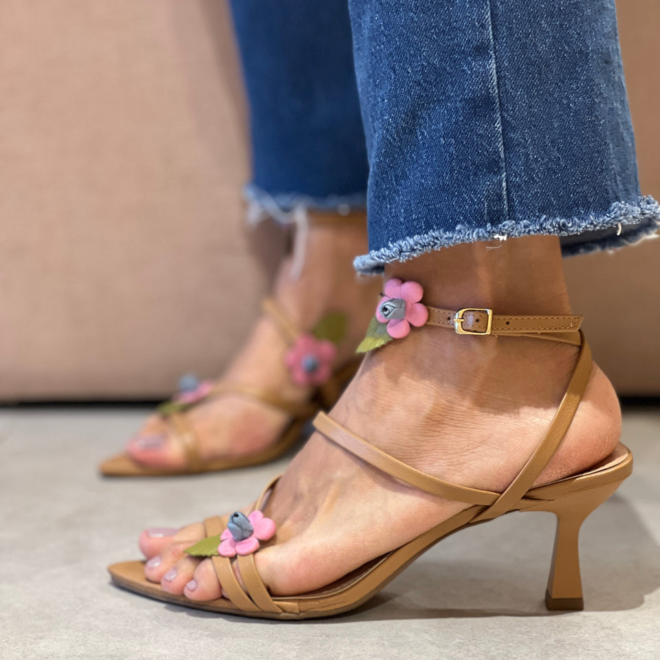 Sandálias Yara Caramelo
