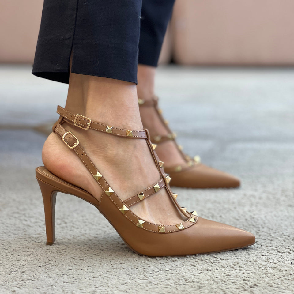 Scarpin Mona 8 Caramelo com Tiras e Pirâmides