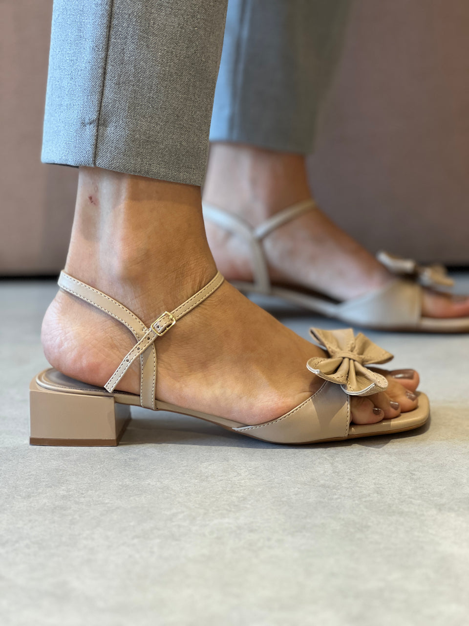 Sandálias Emilia Amendoa