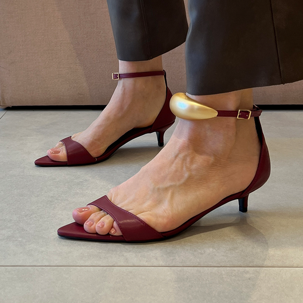 Sandália Nona Vinho Salto 4 cm peça no Tornozelo