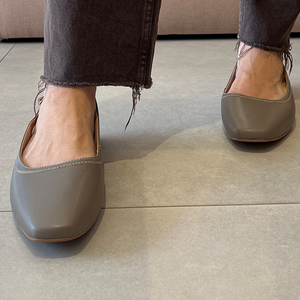 Sapatilha Kamile Cinza