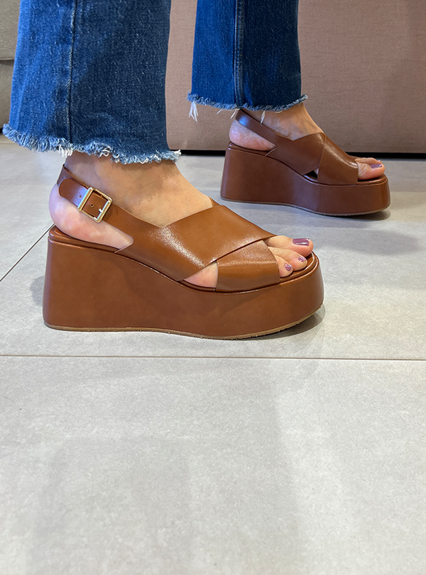 Sandália Anabela Lena Caramelo