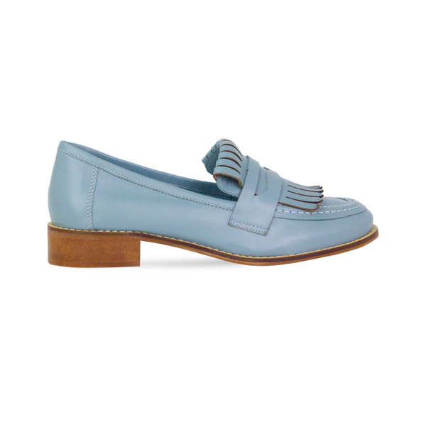 Mocassim Maura Azul: Detalhe em Franja e Couro Premium para o Inverno