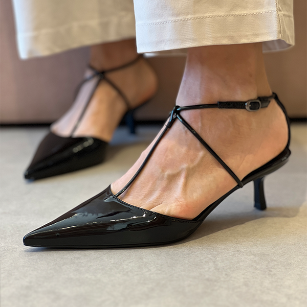 Scarpin Misty New Preto Verniz e salto de 5cm