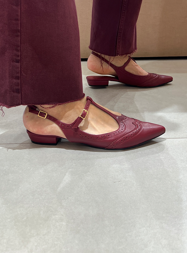 Sapatilhas Umara Sap Vinho – A Elegância do Oxford em Versão Flat