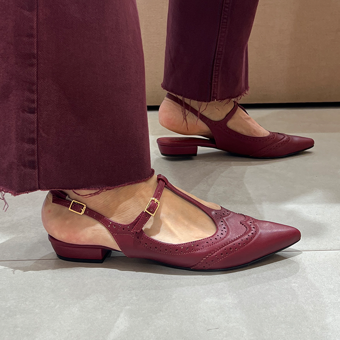 Sapatilhas Umara Sap Vinho – A Elegância do Oxford em Versão Flat