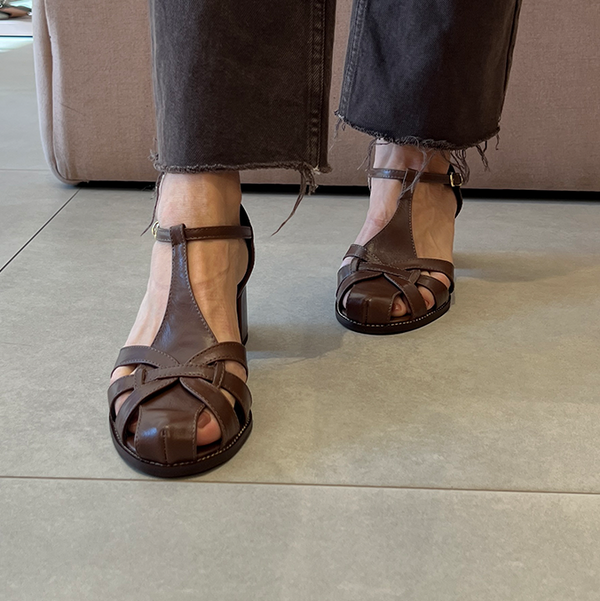 Sandália Yolanda Low Marrom com Salto Bloco 4,5cm
