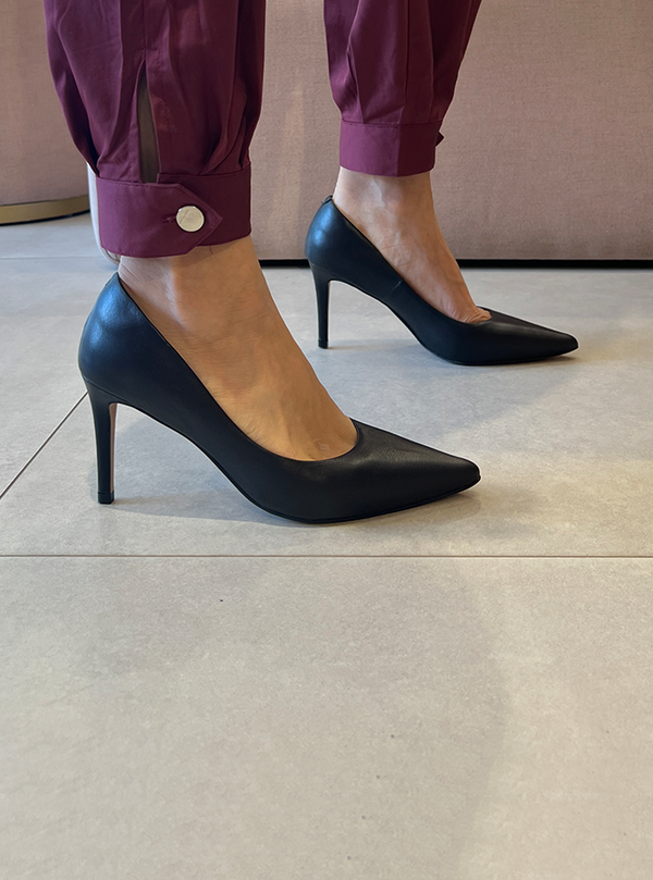 Scarpin Duci Preto – Elegância Atemporal em Couro Premium