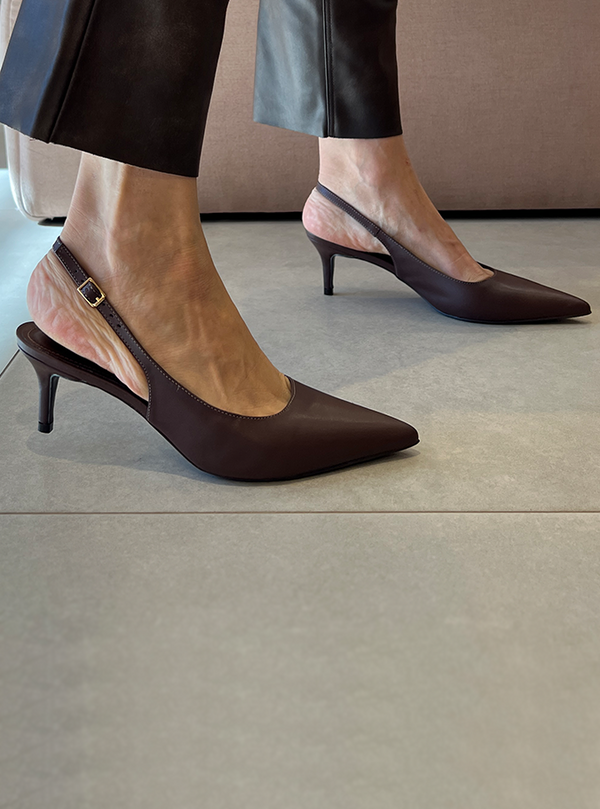 Scarpin Aurora Marrom Slingback e Salto de 6 cm – Sofisticação Atemporal