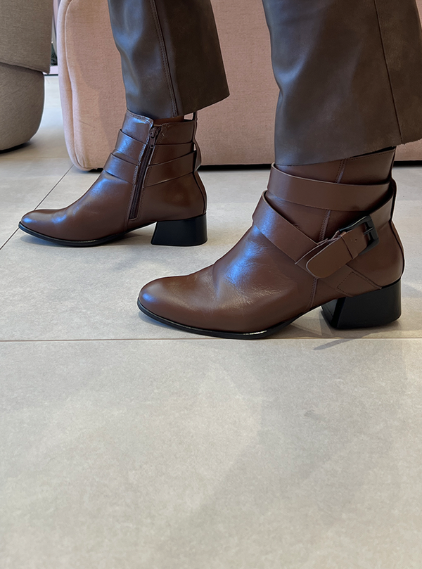 Botas Dillay Marrom Cano Médio e Salto 4cm